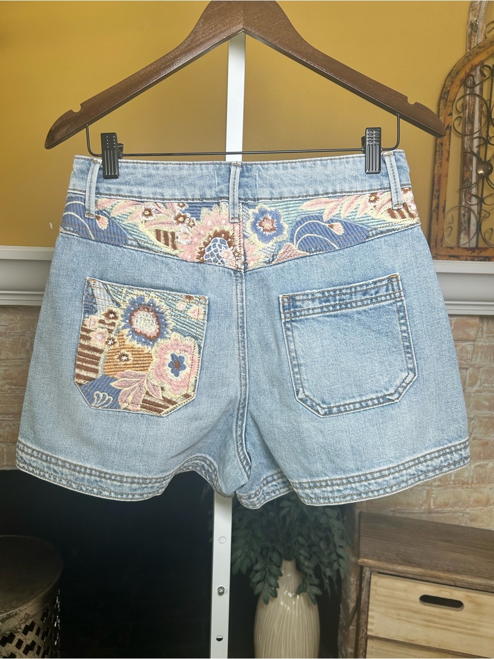 Driftwood Phoebe Romantic Rhapsody Embroidered Denim Shorts NWT festival - Picture 6 of 16